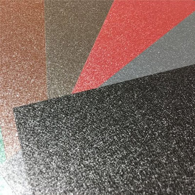 Film en plastique de calibre 26 3D Ride Textured Cover Anti-Scratch Surface mate Mat Coil d'acier prépeint 0,12 mm-1,5 mm