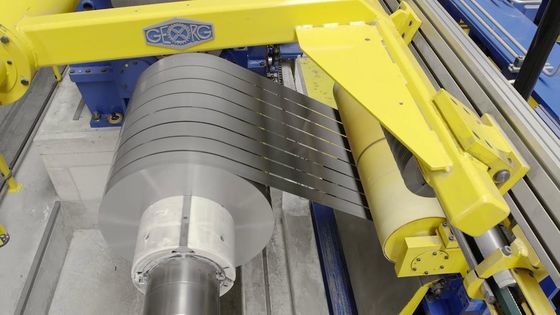 JIS G3321 / ASTM A792M G90 G550 G350 revêtement en zinc bandes fentes en acier galvanisé / gi bobine étroite